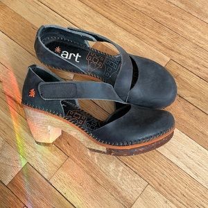 THE ART COMPANY Black Leather Cross Strap Maryjane Wood Heel Clog, Size 37